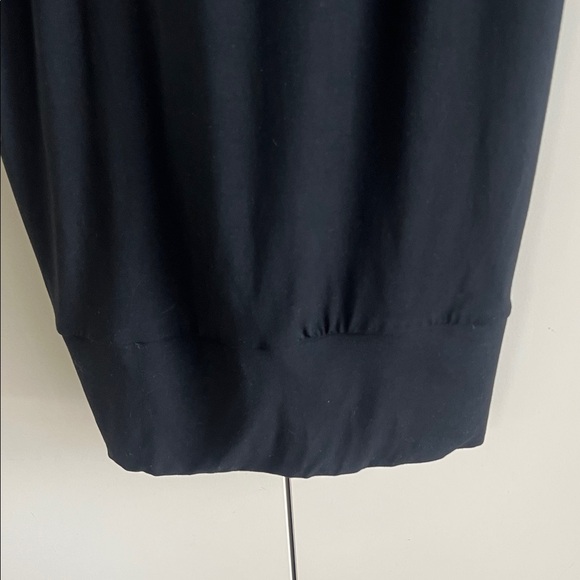 Emmy Deveaux The Long Hoodie - Picture 15 of 16